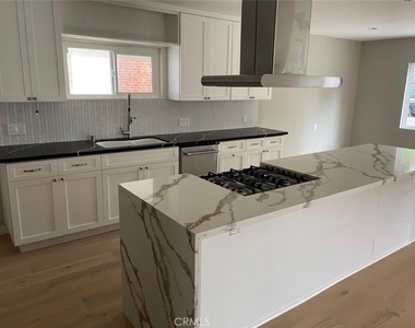 4900 Enfield - Photo Thumbnail 3
