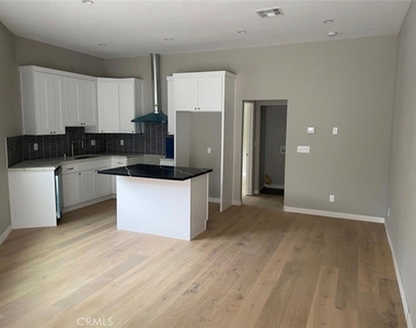 4900 Enfield - Photo Thumbnail 8