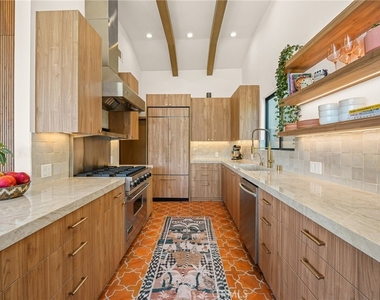 3627 Willowcrest Avenue - Photo Thumbnail 10