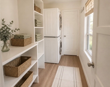 13016 Archwood Street - Photo Thumbnail 11