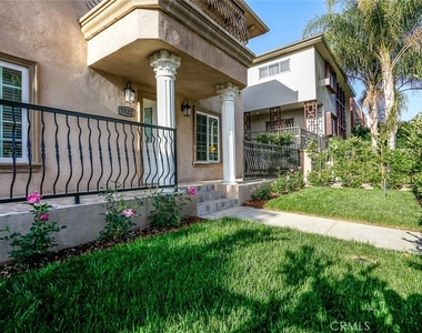 7522 Fountain Avenue - Photo Thumbnail 3