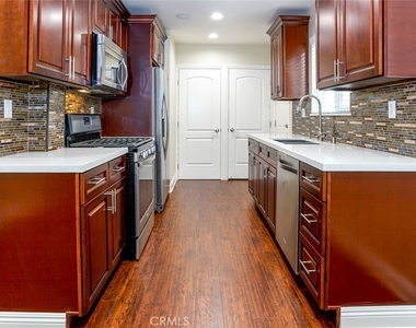 7522 Fountain Avenue - Photo Thumbnail 4