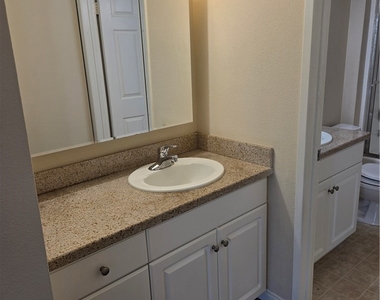 5520 Owensmouth - Photo Thumbnail 11