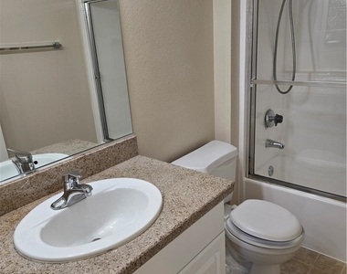 5520 Owensmouth - Photo Thumbnail 13