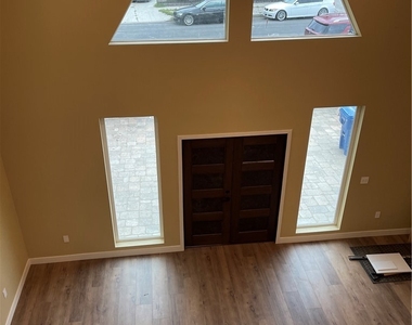 18815 Hart Street - Photo Thumbnail 28