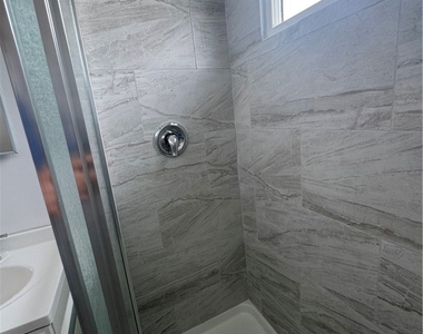 608 E Lexington Drive - Photo Thumbnail 6