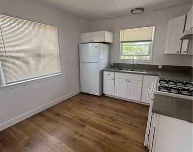 608 E Lexington Drive - Photo Thumbnail 13