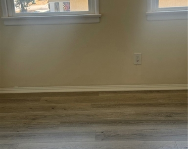 608 E Lexington Drive - Photo Thumbnail 12