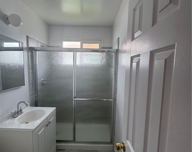 608 E Lexington Drive - Photo Thumbnail 3