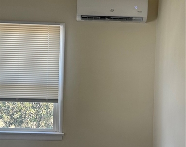 608 E Lexington Drive - Photo Thumbnail 2