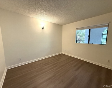 1212 Gladys Avenue - Photo Thumbnail 13