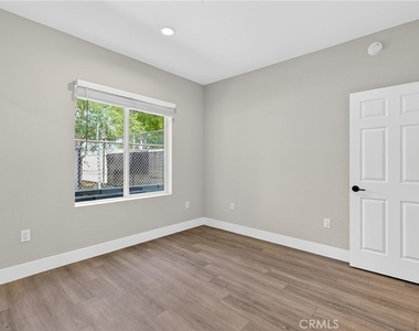 8414 Burnet Avenue - Photo Thumbnail 14