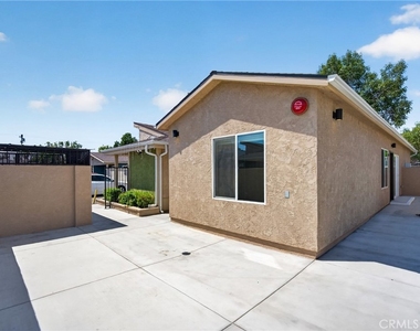 8414 Burnet Avenue - Photo Thumbnail 18