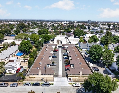 8414 Burnet Avenue - Photo Thumbnail 20