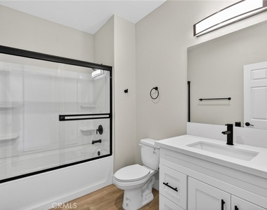 8414 Burnet Avenue - Photo Thumbnail 17