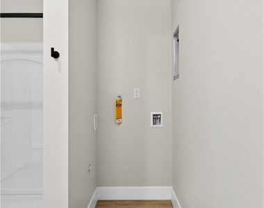 8414 Burnet Avenue - Photo Thumbnail 11