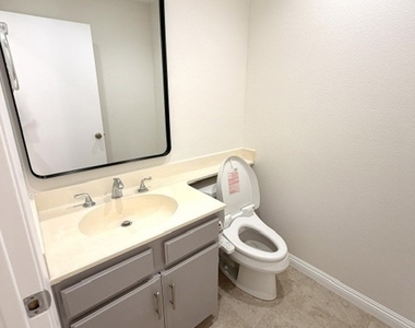 2931 Plaza Del Amo - Photo Thumbnail 3
