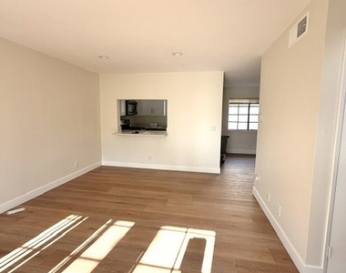 2931 Plaza Del Amo - Photo Thumbnail 1