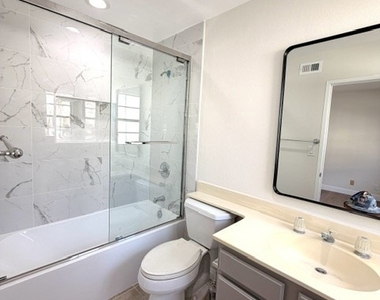 2931 Plaza Del Amo - Photo Thumbnail 7