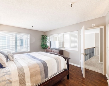 565 Esplanade - Photo Thumbnail 21
