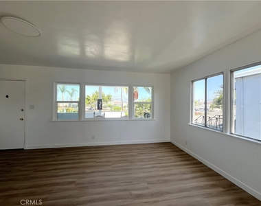 2220 Delaware - Photo Thumbnail 3