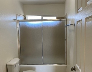415 E 106th - Photo Thumbnail 4