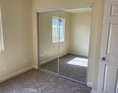 415 E 106th - Photo Thumbnail 2