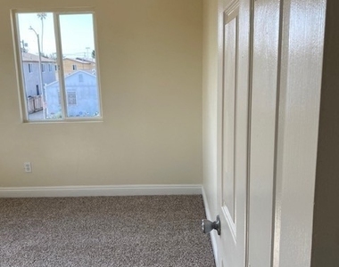 415 E 106th - Photo Thumbnail 8