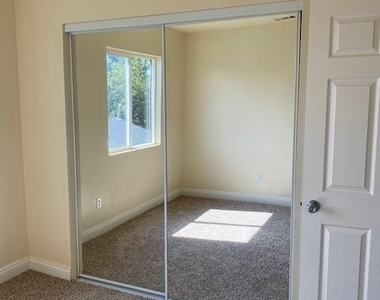 415 E 106th - Photo Thumbnail 5
