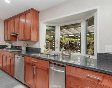 419 Fleming - Photo Thumbnail 7