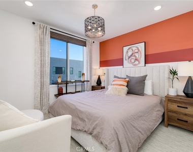 16450 Veterans Way - Photo Thumbnail 8
