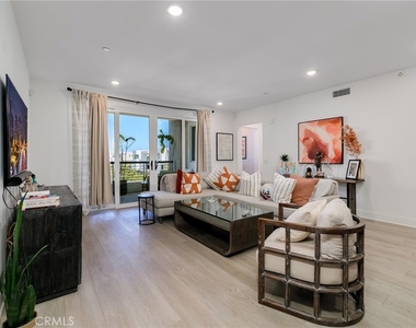 16450 Veterans Way - Photo Thumbnail 3
