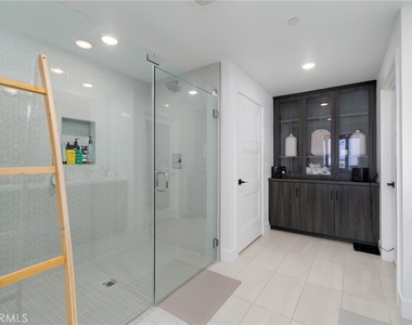 16450 Veterans Way - Photo Thumbnail 16