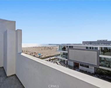 740 The Strand - Photo Thumbnail 38