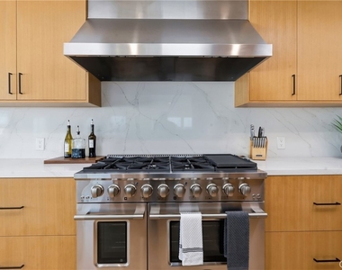 740 The Strand - Photo Thumbnail 31