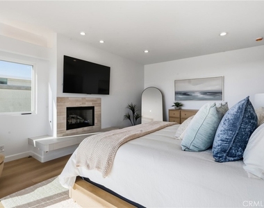 740 The Strand - Photo Thumbnail 8