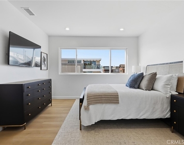 740 The Strand - Photo Thumbnail 21