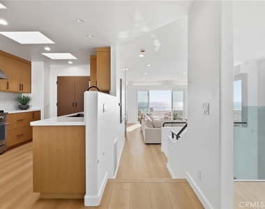 740 The Strand - Photo Thumbnail 23