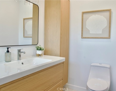 740 The Strand - Photo Thumbnail 43