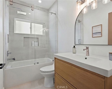 740 The Strand - Photo Thumbnail 22