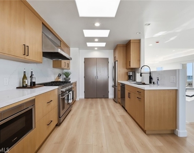 740 The Strand - Photo Thumbnail 29