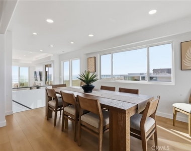 740 The Strand - Photo Thumbnail 25