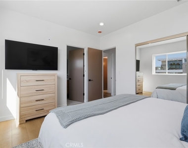 740 The Strand - Photo Thumbnail 18