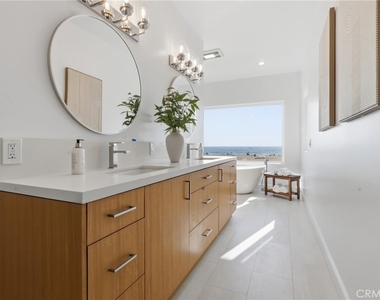 740 The Strand - Photo Thumbnail 12