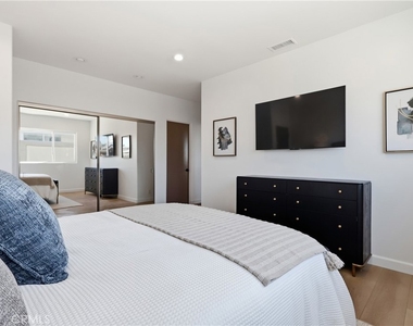 740 The Strand - Photo Thumbnail 19