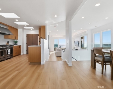 740 The Strand - Photo Thumbnail 27