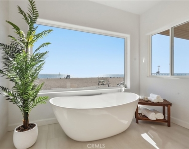 740 The Strand - Photo Thumbnail 14