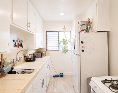 1224 N Mansfield - Photo Thumbnail 4