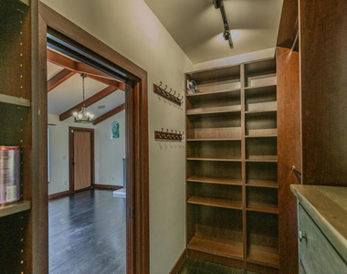 4819 Oakwood Avenue - Photo Thumbnail 16