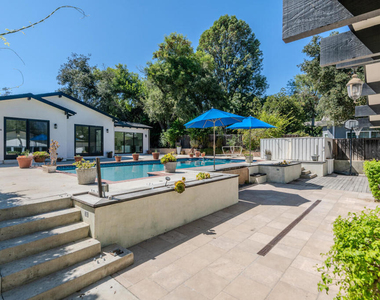 4819 Oakwood Avenue - Photo Thumbnail 24